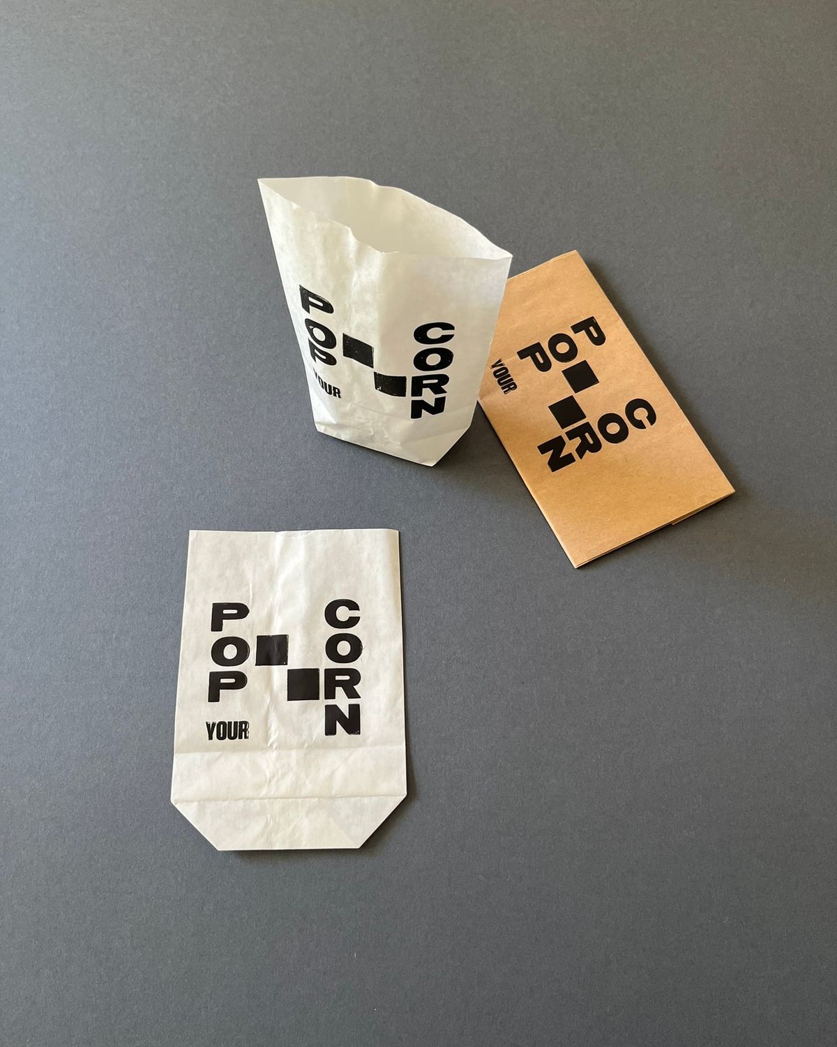 Bedruckte Popcorn-Sackerl „Pop your Corn“ aus weißem und braunem Papier